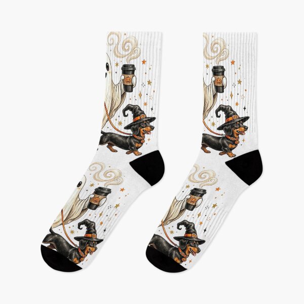 Aperçu de l'œuvre T-shirt Halloween Teckel Fantôme Café – Promenade de Chien Sorcière Drôle créée et vendue par elisarasada.
