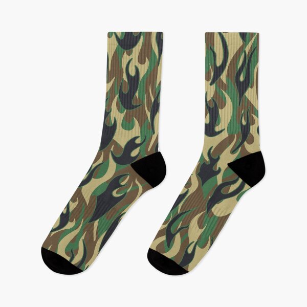 Aperçu de l'œuvre Motif de camouflage militaire Tribal Flame vert jungle créée et vendue par GrandeDuc.