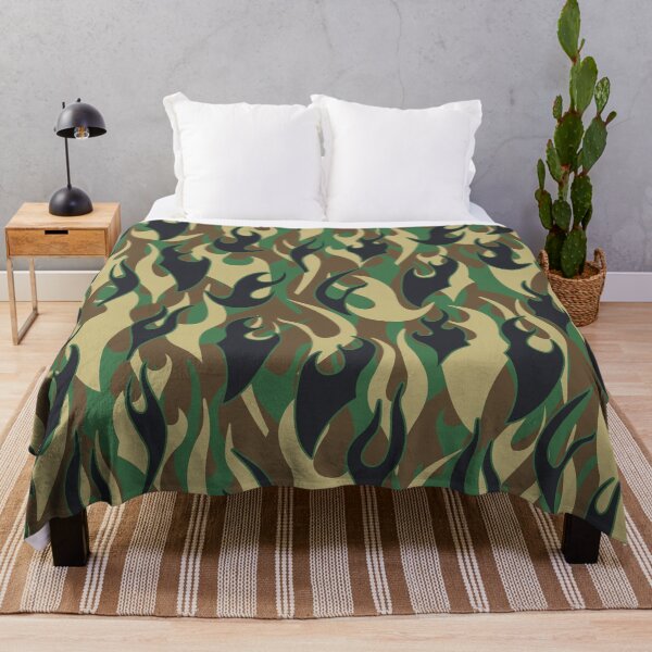 Aperçu de l'œuvre Motif de camouflage militaire Tribal Flame vert jungle créée et vendue par GrandeDuc.