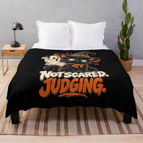 Artikelvorschau, Not Scared Judging Funny Black Cat Halloween entworfen und verkauft von MOTIFOLK.