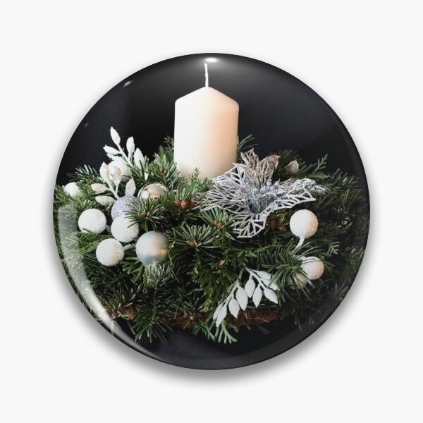 Artikelvorschau, Elegant White and Silver Christmas Centerpiece with Candle entworfen und verkauft von Ingr1d-M3deea.