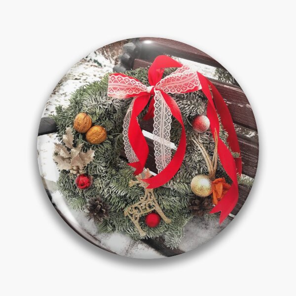 Artikelvorschau, Rustic Christmas Wreath with Red Lace Ribbon and Gold Reindeer entworfen und verkauft von Ingr1d-M3deea.