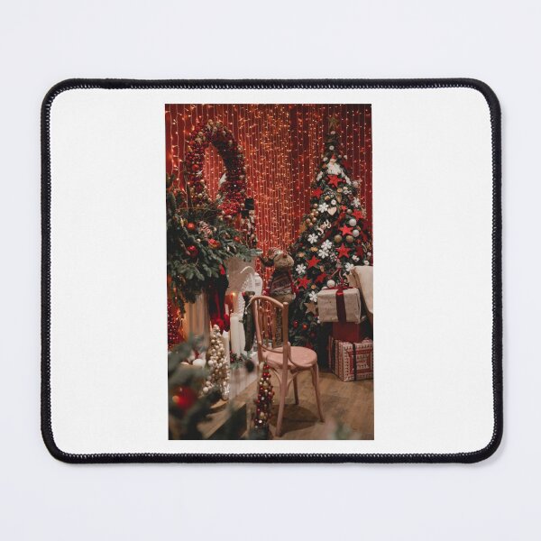 Artikelvorschau, Magical Christmas Room with Red Fairy Lights and Decorated Tree entworfen und verkauft von Ingr1d-M3deea.