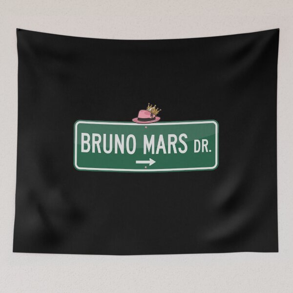 Artikelvorschau, Bruno Mars Drive Straßenschild mit pinkfarbenem Fedora und Krone entworfen und verkauft von Designart68.