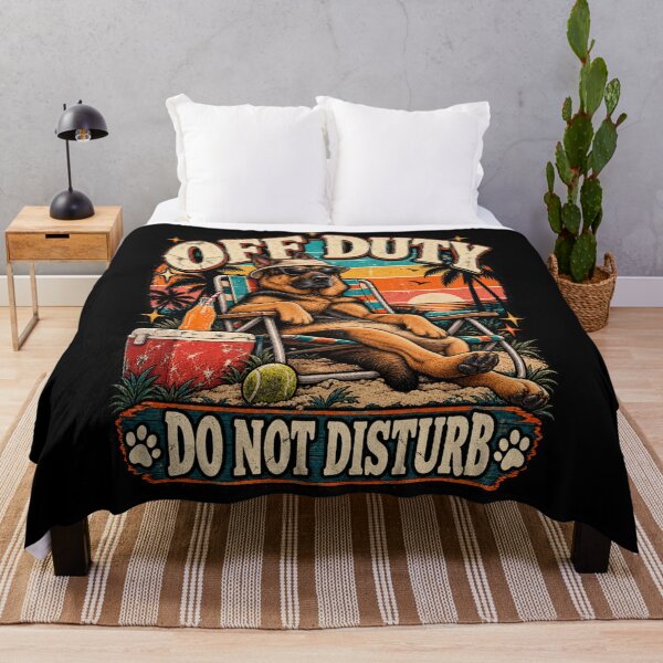 Aperçu de l'œuvre Off Duty Do Not Disturb – Funny German Shepherd Retro Dog créée et vendue par GrimCuteStudio.