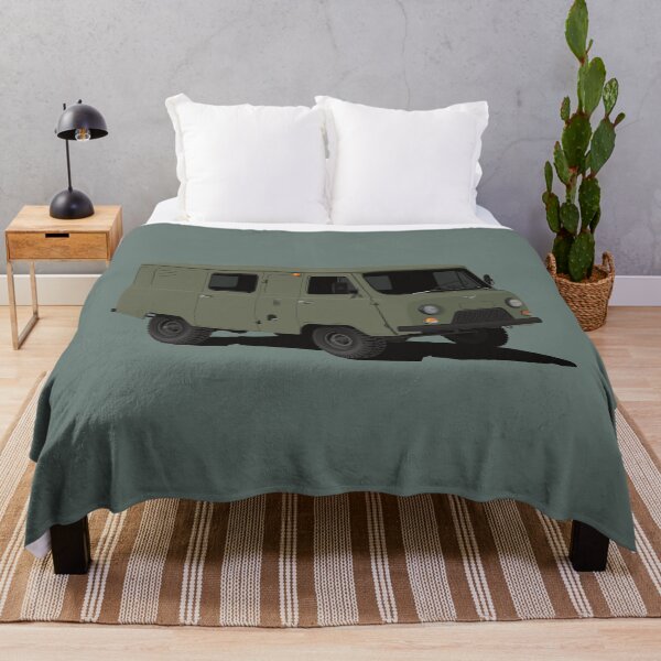 Artikelvorschau, Sowjetischer Lieferwagen UAZ-452 in Armeegrün entworfen und verkauft von knappidesign.