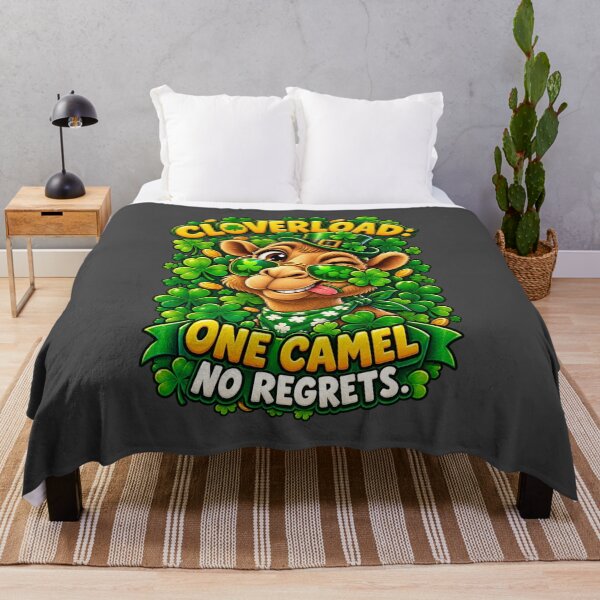 Artikelvorschau, Cloverload, One Camel, No Regrets – Lustiges Grafik-T-Shirt entworfen und verkauft von Camel & Quirk.