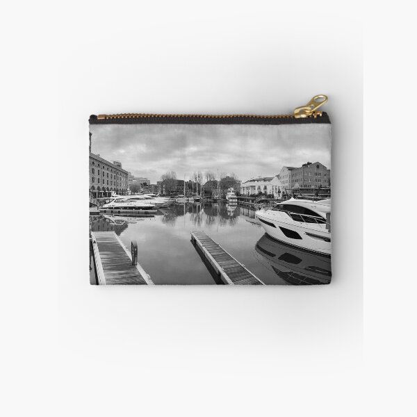 Artikelvorschau, St. Katharine Dock London Panorama entworfen und verkauft von Londonimages.