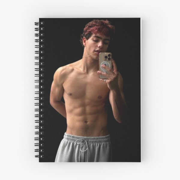 Artikelvorschau, Malachi Barton – heißes Fitnessstudio-Selfie vor dem Spiegel | Rote Haare | Oben ohne (Neu 2026) | T-Shirt, Poster, Aufkleber, Hoodie, Kissen etc. entworfen und verkauft von TeenLake.