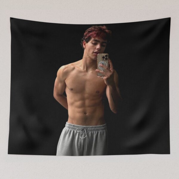 Item preview, Malachi Barton, foto sexy en el gimnasio frente al espejo | Pelo rojo | Sin camisa 2026 Nuevo | Camiseta Póster Pegatinas Sudadera Almohada etc. designed and sold by TeenLake.