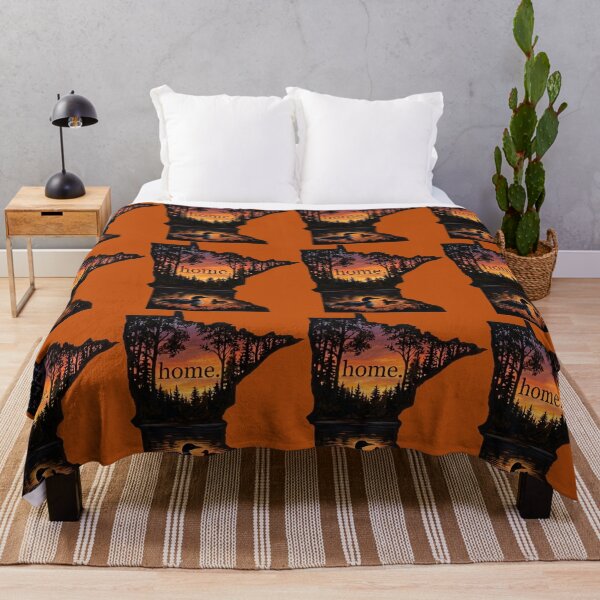 Item preview, Inicio. Silueta de somormujo al atardecer en Minnesota - Norte del estado de Minnesota designed and sold by FrozenFits.