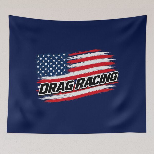 Aperçu de l'œuvre Piste de dragsters avec drapeau américain, sports mécaniques vintage créée et vendue par owenbake.