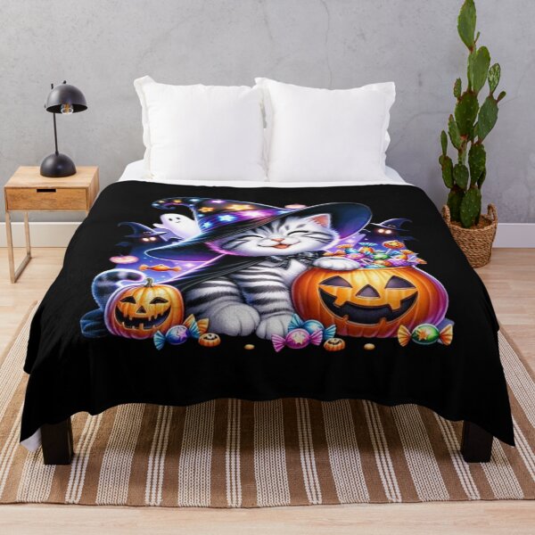 Artikelvorschau, Niedliches Halloween-Hexenkatzen-T-Shirt mit leuchtendem Sternenhut und Kürbis-Süßigkeiten entworfen und verkauft von Alicjareign.