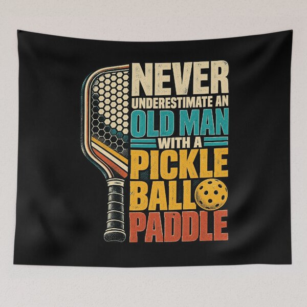 Artikelvorschau, Männer unterschätzen niemals einen alten Mann mit einem Pickleball-Schläger – personalisiertes Retro-Geschenk entworfen und verkauft von Petrillo3z.