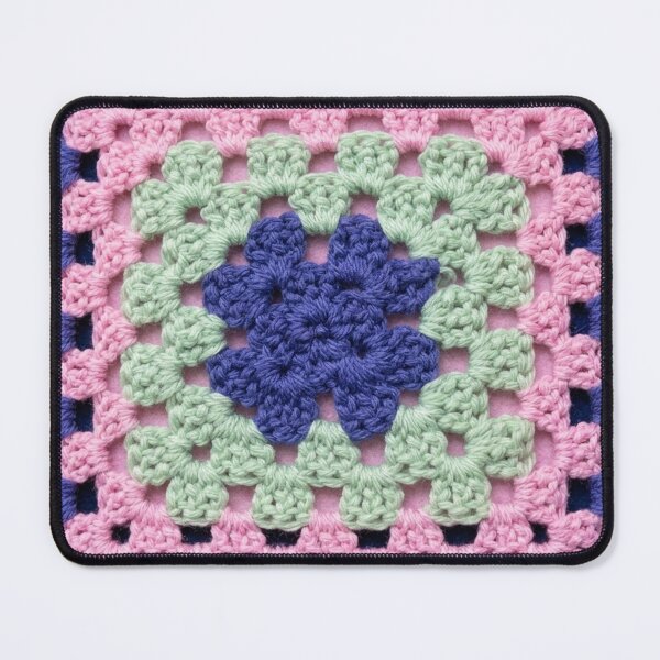 Artikelvorschau, Mauve und rosa Granny Square entworfen und verkauft von GasconyPassion.
