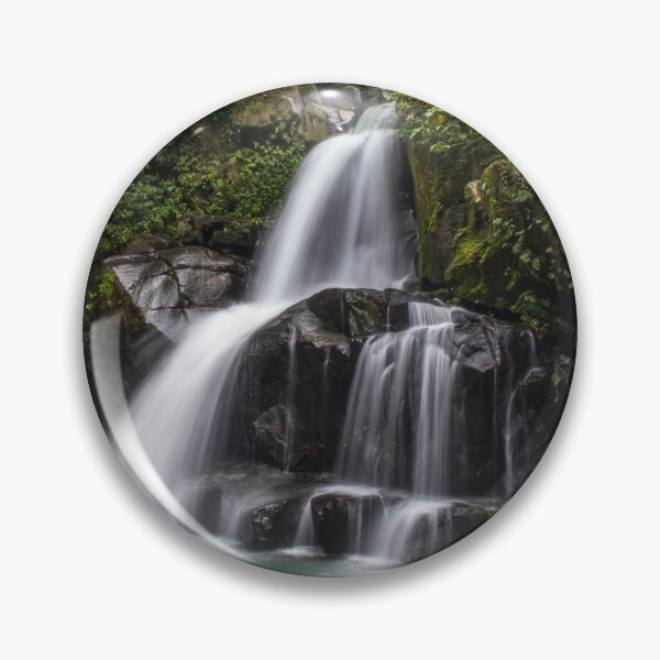 Artikelvorschau, Versteckter Regenwald-Wasserfall Smaragdgrüne Poollandschaft entworfen und verkauft von Luxxe87.