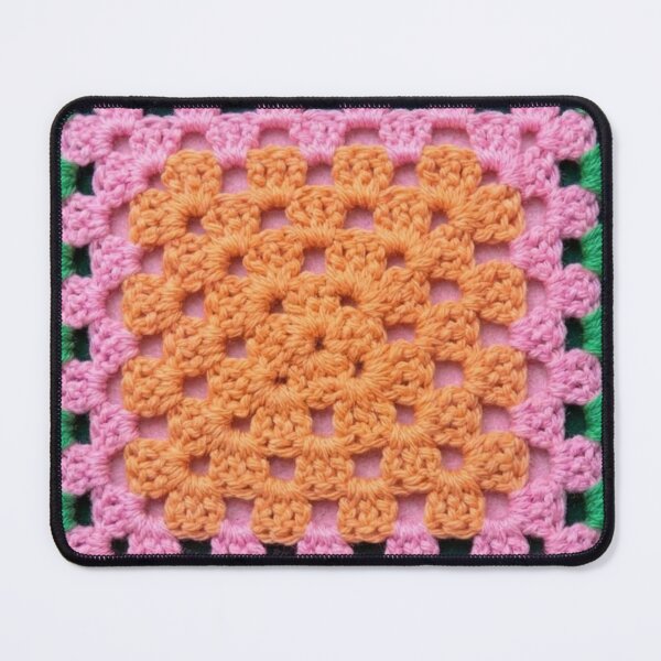 Artikelvorschau, Grüne, rosa, orangefarbene Granny Squares entworfen und verkauft von GasconyPassion.