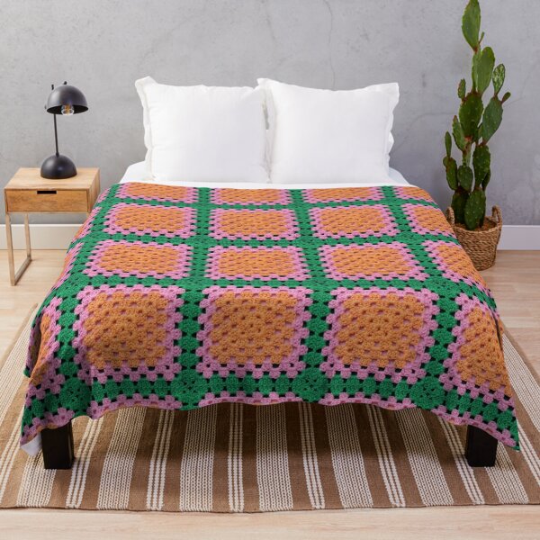 Artikelvorschau, Grüne, rosa, orangefarbene Granny Squares entworfen und verkauft von GasconyPassion.