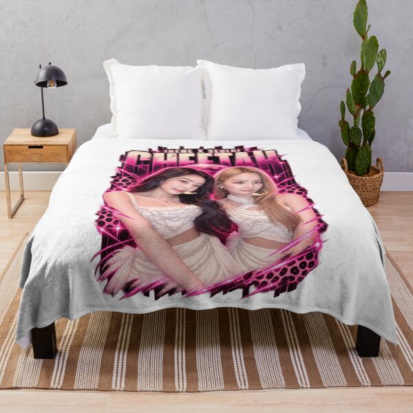 Aperçu de l'œuvre Irene x Seulgi Cheetah Era Visuel | Collection K-pop créée et vendue par Valereekmerch.