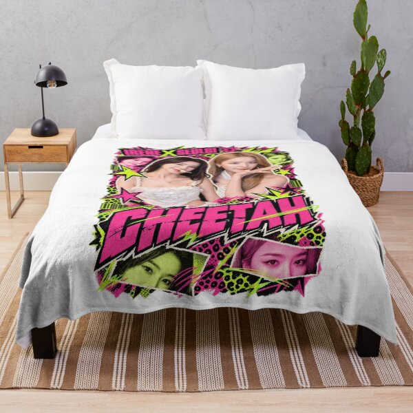 Aperçu de l'œuvre Irene x Seulgi Lime Pop Art Cheetah Era | Cadeau pour ReVeluv créée et vendue par Valereekmerch.