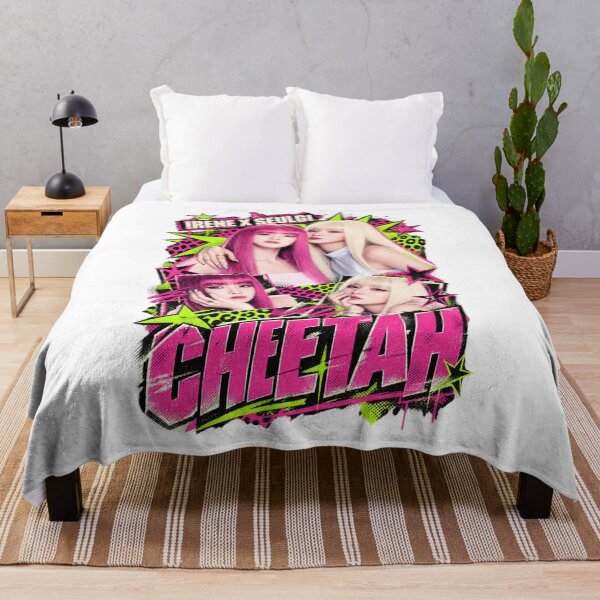Aperçu de l'œuvre Sous-unité Red Velvet Neon Green Cheetah Era | Illustrations d'Irene et Seulgi créée et vendue par Valereekmerch.
