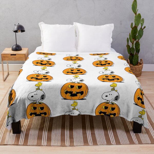 Artikelvorschau, Peanuts Halloween Snoopy Woodstock Pumpkin entworfen und verkauft von dorozsancen.