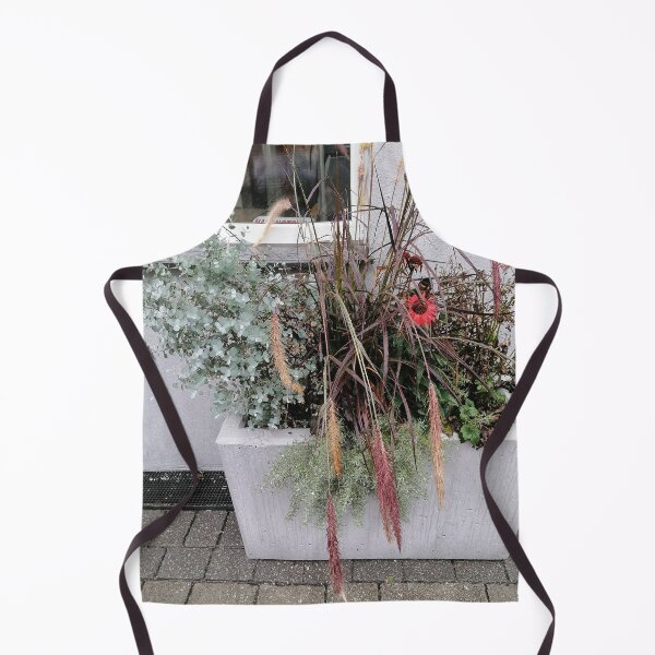 Item preview, Maceta decorativa con flores rosas y hierba ornamental. designed and sold by PhuongVoArt.