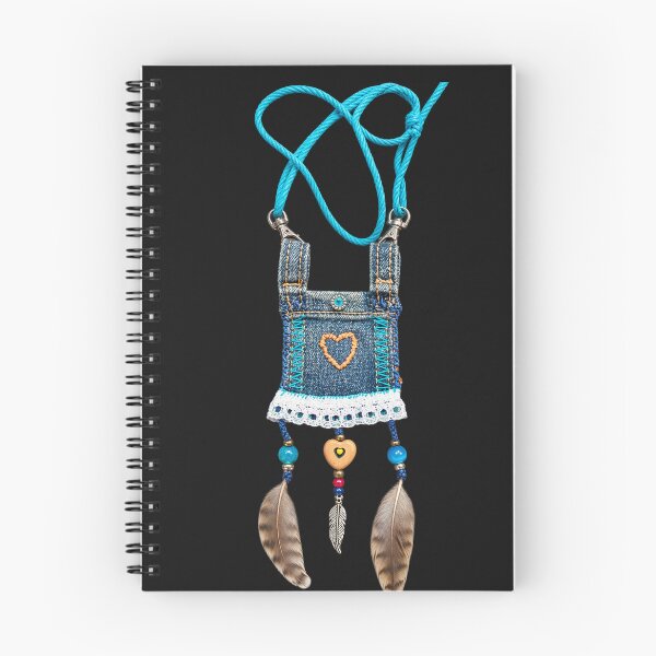 Artikelvorschau, Boho-Denim-Herzamulett entworfen und verkauft von ArteminiDreams.