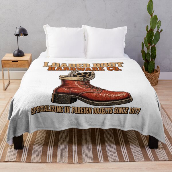 Artikelvorschau, Loaded Boot Hardware Co. Fremdkörper seit 1977 Retro-Wrestling-Heel-Humor-T-Shirt entworfen und verkauft von Irish Whip Media.