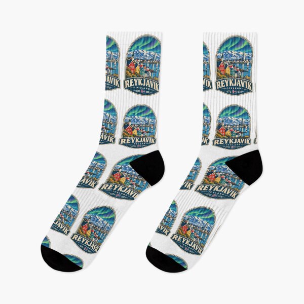 Aperçu de l'œuvre Insigne de voyage vintage de Reykjavik, Islande - Aurores boréales et art de l'église Hallgrimskirkja créée et vendue par Globalcitytees.