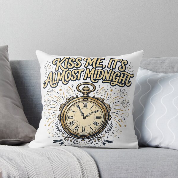 Aperçu de l'œuvre Kiss Me It's Almost Midnight Funny New Years Eve T-Shirt créée et vendue par ApparelOutpost.