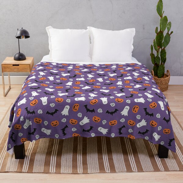 Aperçu de l'œuvre Purple Halloween Pattern Ghosts Bats Pumpkins Skulls créée et vendue par violetteskyart-vioart.