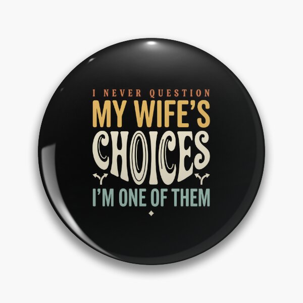 Aperçu de l'œuvre I Never Question My Wife's Choices I'm One Of Them Funny Husband Marriage Quote créée et vendue par designstoriesMK.