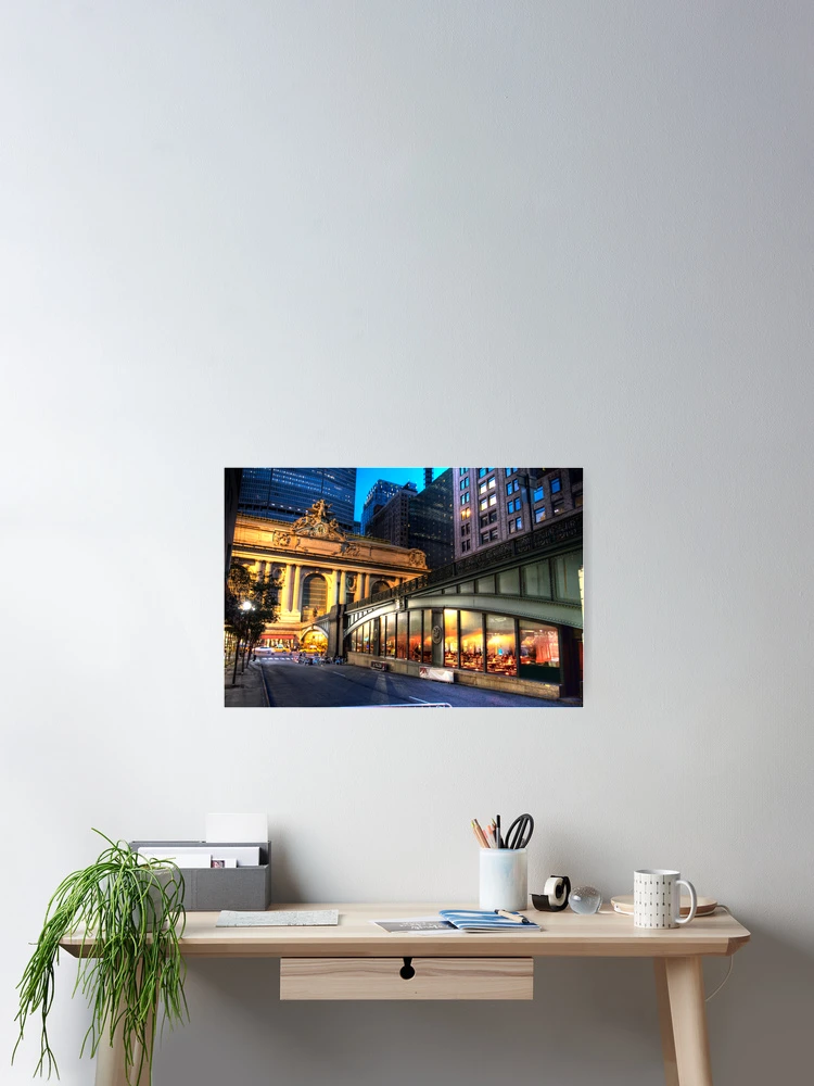 Imagen 2 de 3, Póster con la obra GRAND CENTRAL, diseñada y vendida por MIGHTY TEMPLE IMAGES.