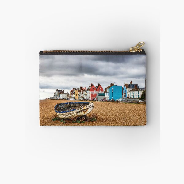 Aperçu de l'œuvre Bateau de pêche et front de mer coloré à Aldeburgh, Suffolk, Angleterre créée et vendue par Paul Thompson Photography.