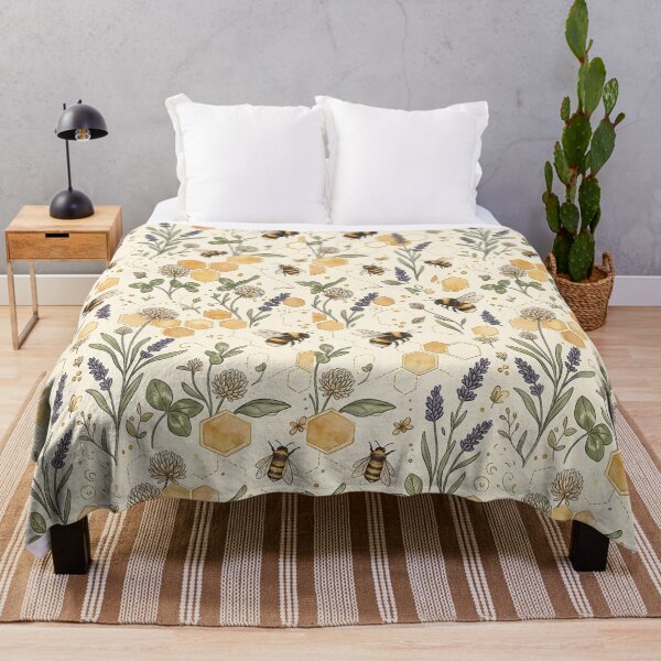 Artikelvorschau, Honeybee And Golden Honeycomb Botanical Pattern entworfen und verkauft von wallpapersarts.