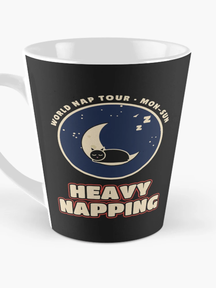 Aperçu 3 sur 4. Mug à café avec l'œuvre Heavy Napping Black Cat Moon créée et vendue par somebasic.