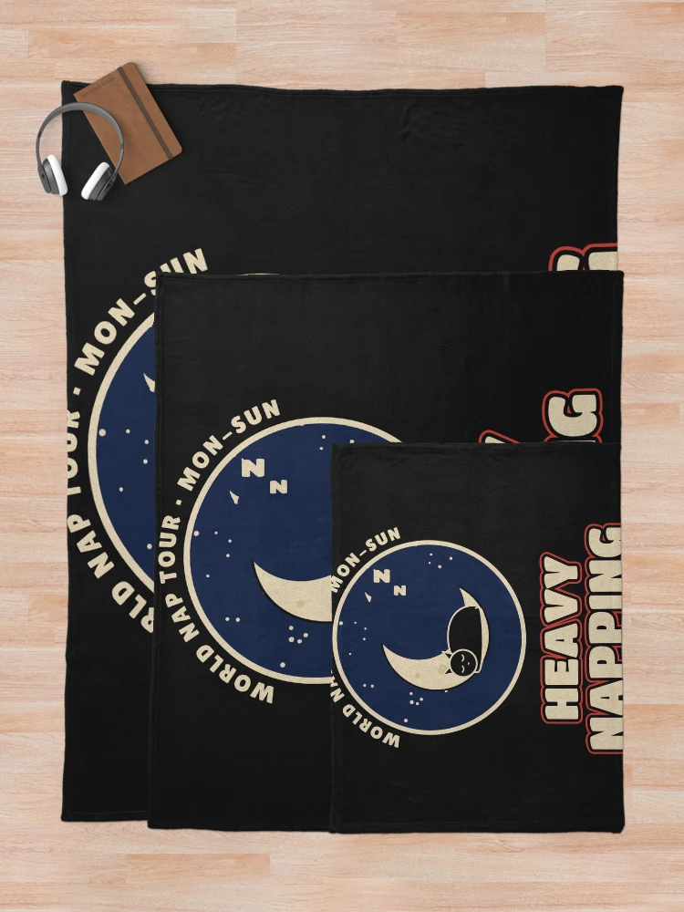 Aperçu 5 sur 6. Plaid avec l'œuvre Heavy Napping Black Cat Moon créée et vendue par somebasic.