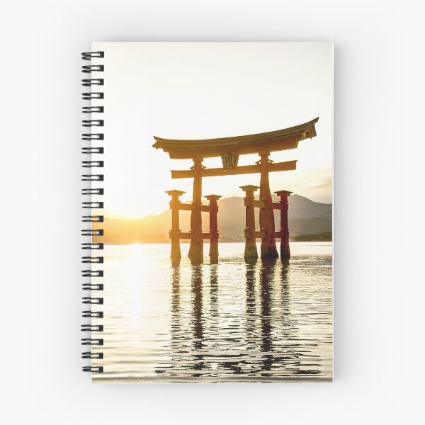 Aperçu de l'œuvre Porte Torii flottante de Miyajima 04 créée et vendue par Weston Westmoreland.