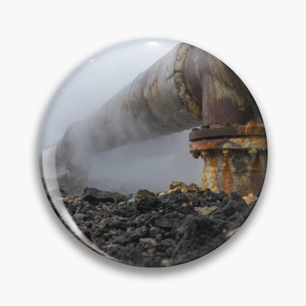 Aperçu de l'œuvre Weathered Pipeline Junction In Mist créée et vendue par KaiWaiGallery.