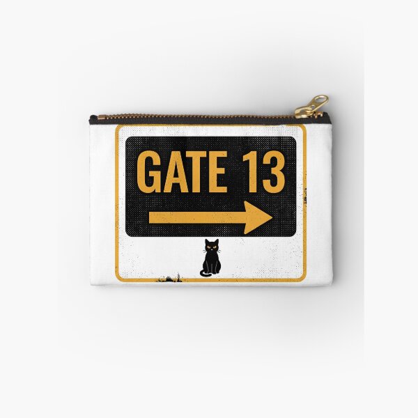 Aperçu de l'œuvre Porte 13 - Panneau d'aéroport avec un chat noir, Voyage avec le 13 porte malheur créée et vendue par EMaviation_.
