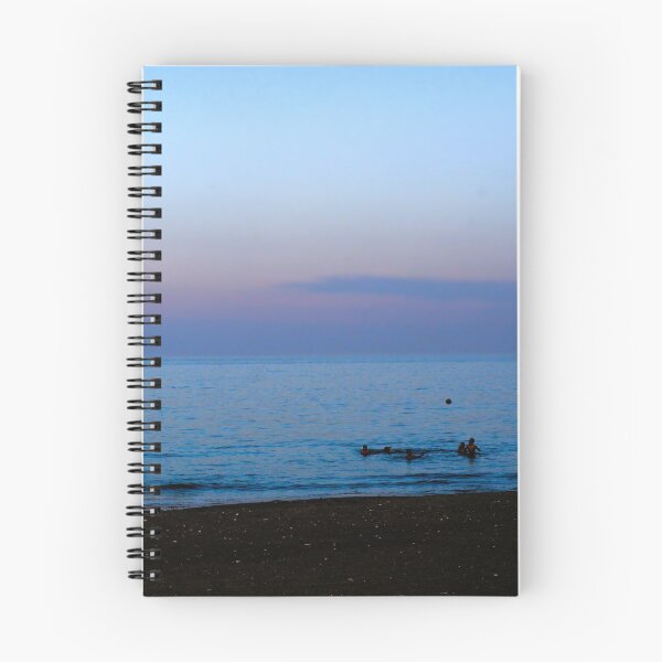 Aperçu de l'œuvre Jeu de balle au coucher du soleil créée et vendue par Eilis McKenna Photo Studio.