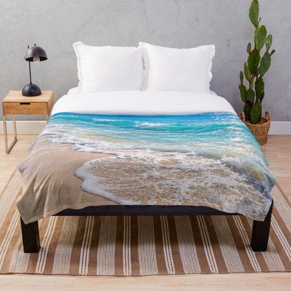 Aperçu de l'œuvre Littoral tropical turquoise – Vagues bleu cristal et sable doré créée et vendue par Bizzfora - Shrewdnia POD.