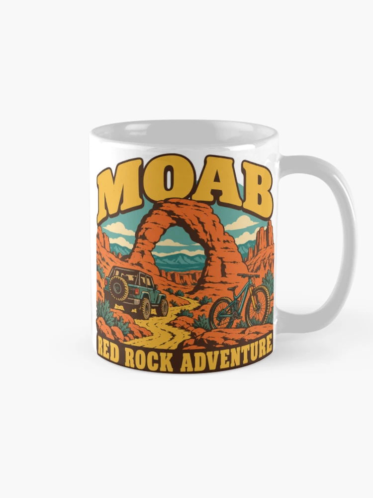 Aperçu 3 sur 6. Mug à café avec l'œuvre Moab Gift - Aventure dans les Roches Rouges créée et vendue par RedRubyBubble.
