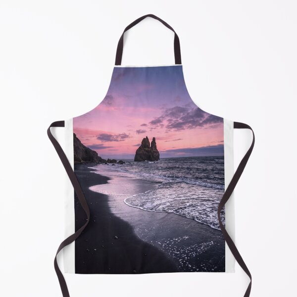 Artikelvorschau, Black Sand and Sea Stacks at Dusk entworfen und verkauft von JamieReid98.