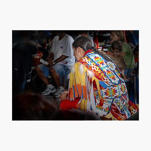 Aperçu de l'œuvre Coloré (Série Pow Wow) créée et vendue par Dyle Cronenweth-Warren.