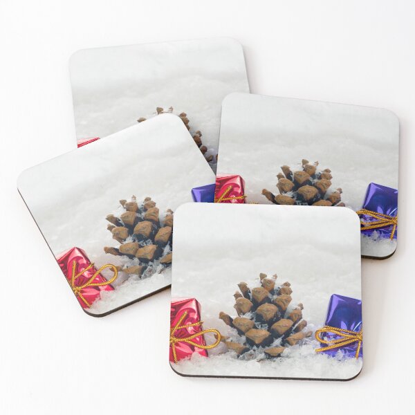 Aperçu de l'œuvre Christmas Presents and Fir Cone in Snow créée et vendue par MarkUK97.