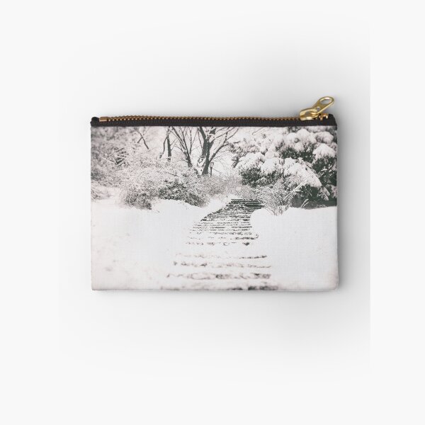 Aperçu de l'œuvre Central Park Winter Path créée et vendue par Vivienne Gucwa.