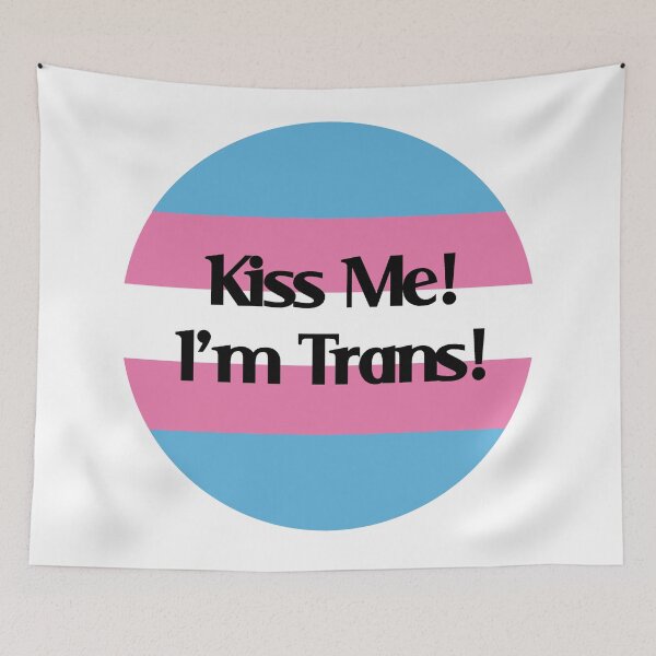 Aperçu de l'œuvre Embrasse moi! Je suis trans! créée et vendue par ratherbeaprince.