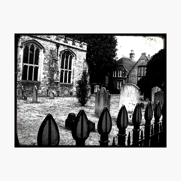 Artikelvorschau, Church Yard entworfen und verkauft von Rough Giraffe Podcast.